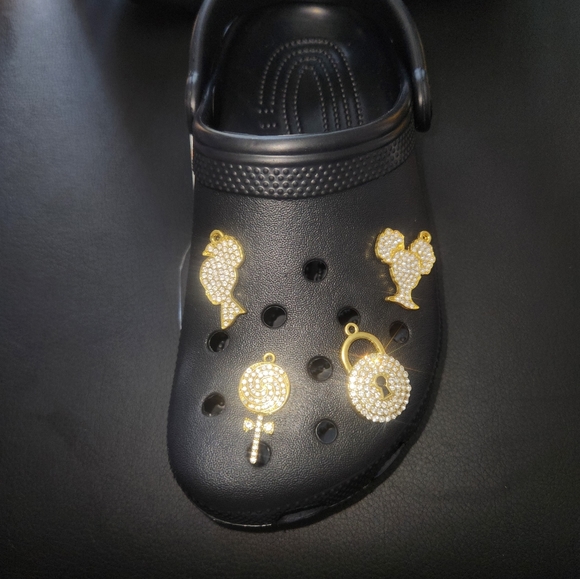 4 piece gold rhinestone croc charms - Picture 3 of 6